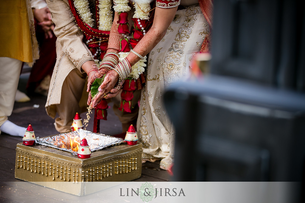 https://www.linandjirsa.com/wp-content/uploads/laaja-homam-hindu-wedding-ceremony-ritual.jpg